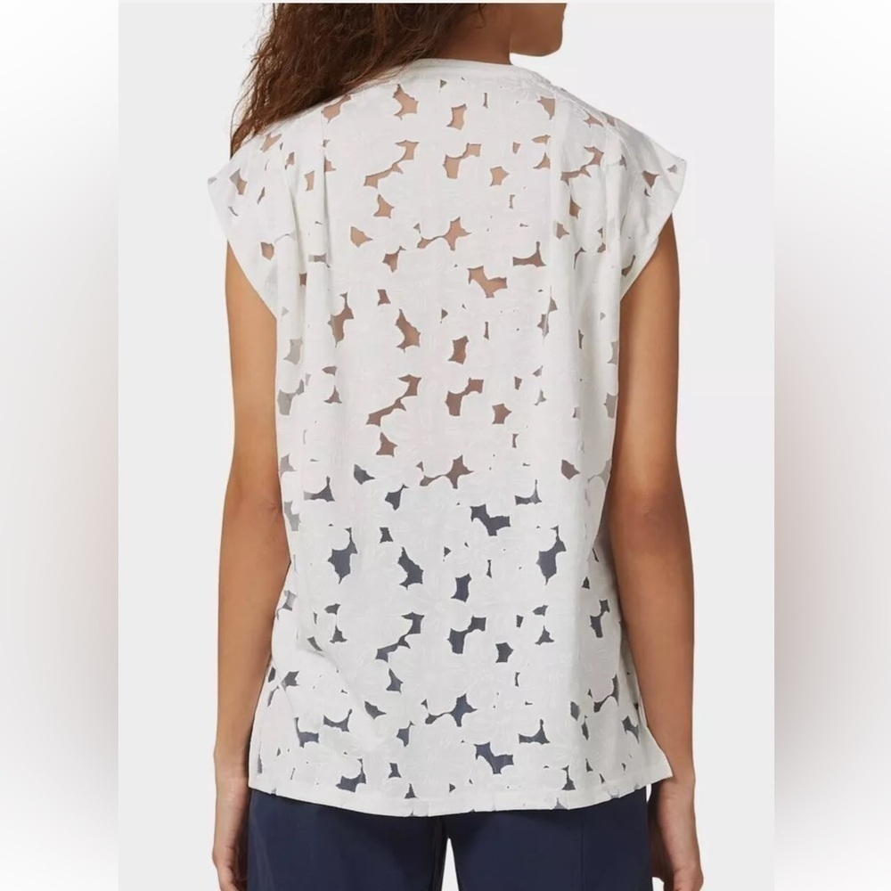 TED BAKER Women Sleeveless Crew Neck
ERICAH Floral BURNOUT White Vest oversized - Picture 3 of 15